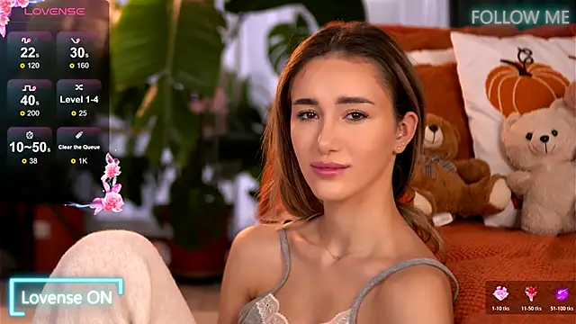 Snapshot of EmilyRaymont chatting on November 8, 5:51 am EmilyRaymont online show from November 8, 5:51 am