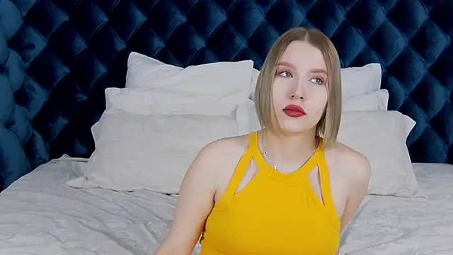 LiliLinn online show from February 8, 4:36 am