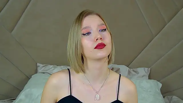 LiliLinn online show from February 25, 2:44 pm