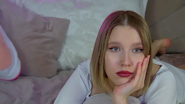 LiliLinn online show from March 11, 11:01 am