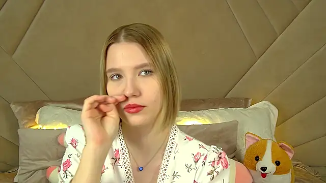 LiliLinn online show from March 17, 5:12 am