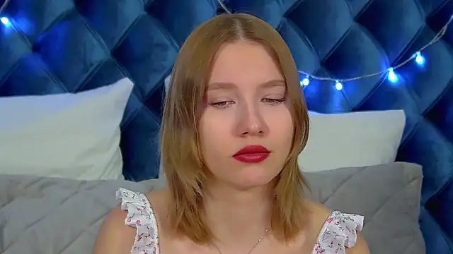 LiliLinn online show from December 23, 4:54 am