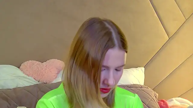 LiliLinn online show from March 7, 5:48 am