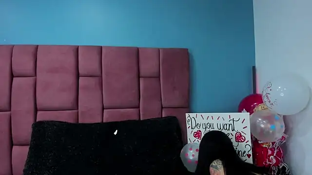 Snapshot of NinaInk chatting on February 14, 11:21 am NinaInk online show from February 14, 11:21 am