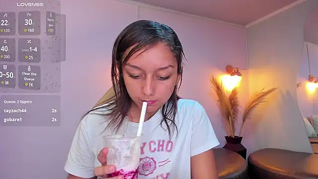 Snapshot of katy_sweet19 chatting on January 28, 10:45 pm katy sweet19 online show from January 28, 10:45 pm