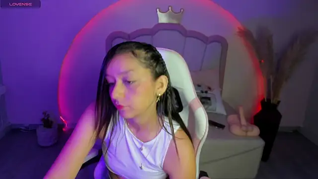 Snapshot of katy_sweet19 chatting on January 6, 11:47 am katy sweet19 online show from January 6, 11:47 am