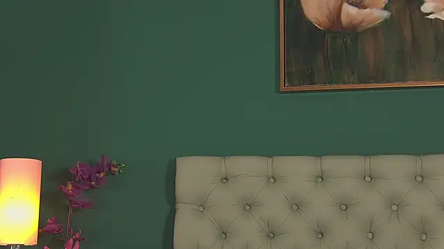 Snapshot of AlicePirs chatting on February 13, 4:32 am AlicePirs online show from February 13, 4:32 am