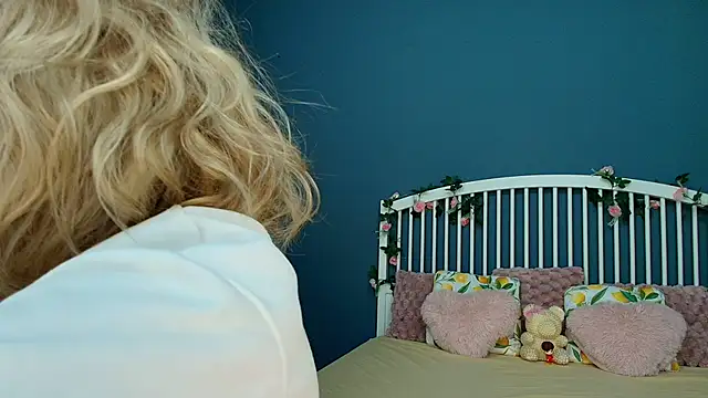 Snapshot of AlicePirs chatting on November 16, 5:13 am AlicePirs online show from November 16, 5:13 am