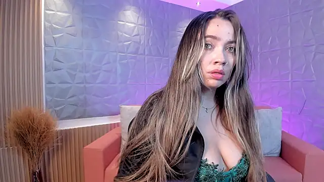 Snapshot of Alessia_Taylorr chatting on February 25, 12:13 pm Alessia Taylorr online show from February 25, 12:13 pm