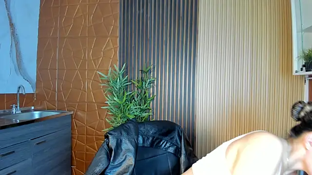 Snapshot of Alessia_Taylorr chatting on March 10, 11:10 am Alessia Taylorr online show from March 10, 11:10 am