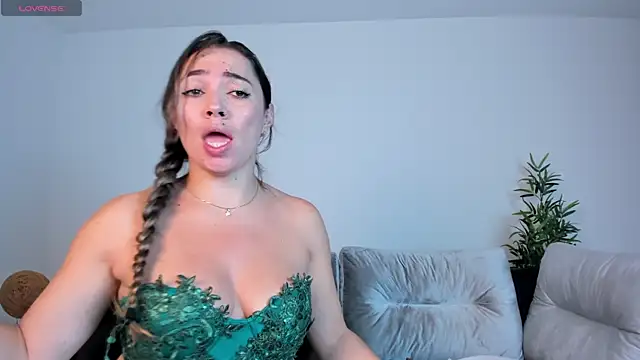 Snapshot of Alessia_Taylorr chatting on March 21, 11:44 am Alessia Taylorr online show from March 21, 11:44 am