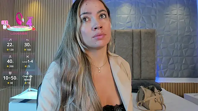 Snapshot of Alessia_Taylorr chatting on September 12, 12:05 pm Alessia Taylorr online show from September 12, 12:05 pm