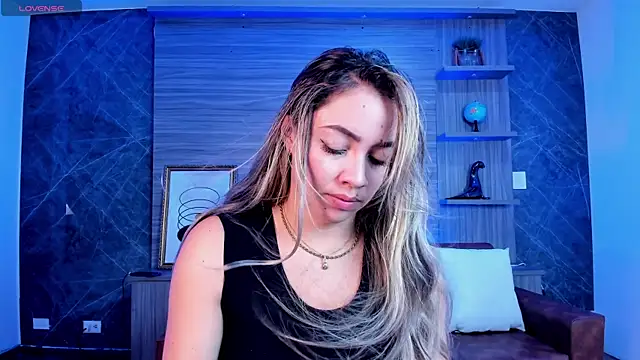 Snapshot of Alessia_Taylorr chatting on September 18, 11:45 am Alessia Taylorr online show from September 18, 11:45 am