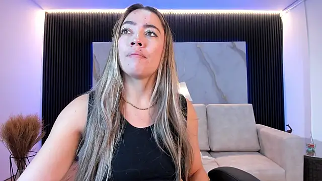 Snapshot of Alessia_Taylorr chatting on October 6, 11:29 am Alessia Taylorr online show from October 6, 11:29 am