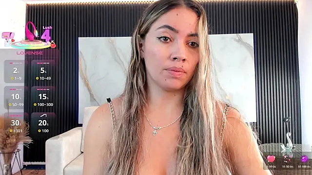 Snapshot of Alessia_Taylorr chatting on October 28, 1:03 pm Alessia Taylorr online show from October 28, 1:03 pm