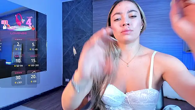 Snapshot of Alessia_Taylorr chatting on November 24, 12:27 pm Alessia Taylorr online show from November 24, 12:27 pm