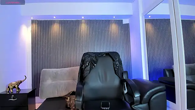 Snapshot of Alessia_Taylorr chatting on December 18, 12:22 pm Alessia Taylorr online show from December 18, 12:22 pm