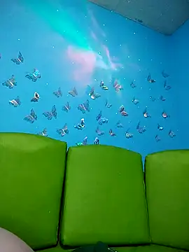 Snapshot of evelyn_prince1 chatting on September 15, 11:43 am evelyn prince1 online show from September 15, 11:43 am