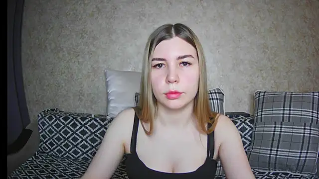 ElllaNuar online show from December 11, 2:41 am