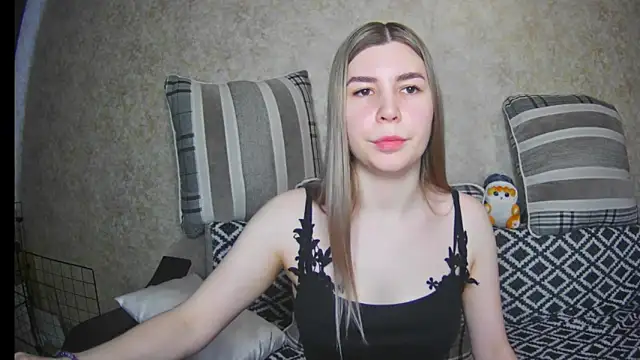 ElllaNuar online show from March 17, 4:40 am