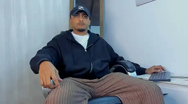 Snapshot of Mateo_Reales chatting on February 26, 3:32 am Mateo Reales online show from February 26, 3:32 am