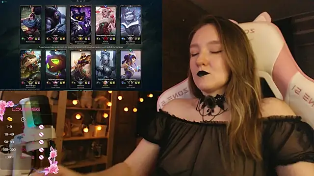 MoonlishSiren online show from October 31, 6:09 pm