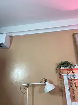 KendalMilleer online show from April 21, 9:15 am