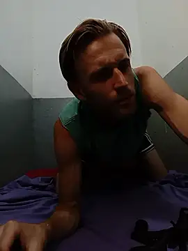 Snapshot of aquilesmade chatting on November 9, 3:10 pm aquilesmade online show from November 9, 3:10 pm