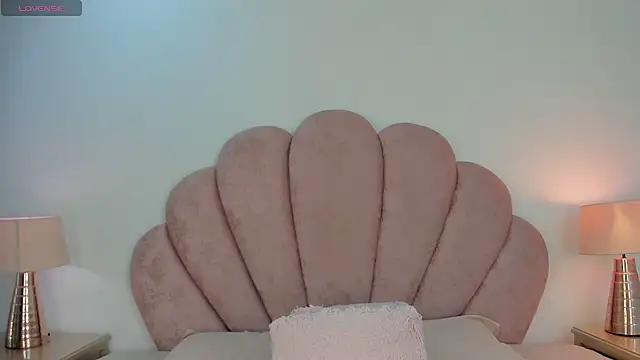 Nicole Paradise online show from December 31, 12:57 pm