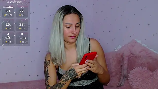 Snapshot of DeeaFUN25 chatting on November 28, 3:58 pm DeeaFUN25 online show from November 28, 3:58 pm