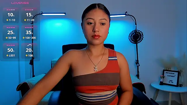 Snapshot of cloy_baby__ chatting on December 23, 10:53 am cloy baby online show from December 23, 10:53 am
