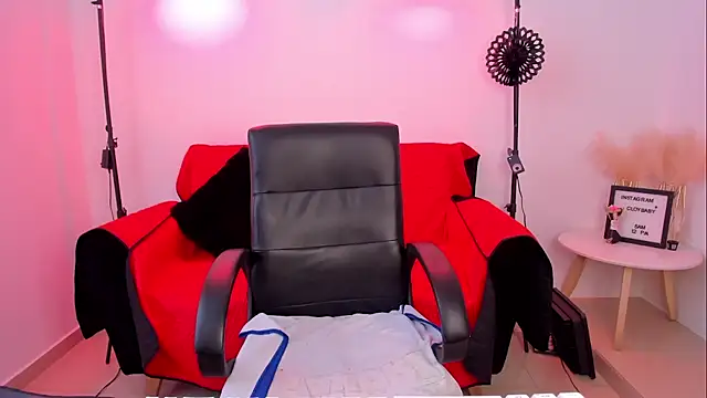 Snapshot of cloy_baby__ chatting on January 4, 2:04 pm cloy baby online show from January 4, 2:04 pm