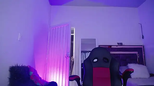 Snapshot of alejandrafitt chatting on October 22, 9:25 pm alejandrafitt online show from October 22, 9:25 pm