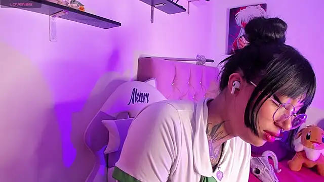 Snapshot of Akari1_Mischief chatting on December 19, 11:46 pm Akari1 Mischief online show from December 19, 11:46 pm