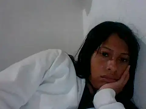 Snapshot of Kitra_New chatting on December 23, 2:13 am Kitra New online show from December 23, 2:13 am