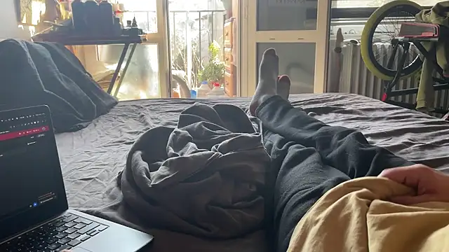 Snapshot of kameray12 chatting on March 1, 8:45 am kameray12 online show from March 1, 8:45 am