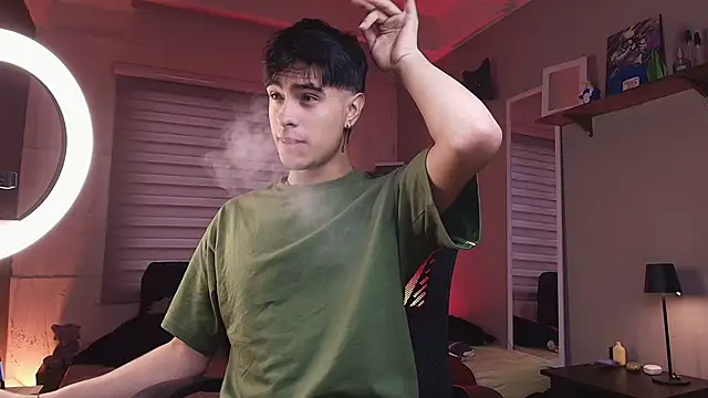 Snapshot of thiago_rockwelll chatting on March 7, 10:32 pm thiago rockwelll online show from March 7, 10:32 pm