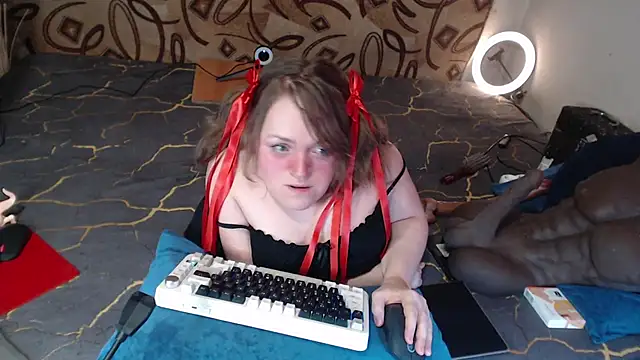 Snapshot of MiniNatalie chatting on March 7, 9:18 am MiniNatalie online show from March 7, 9:18 am