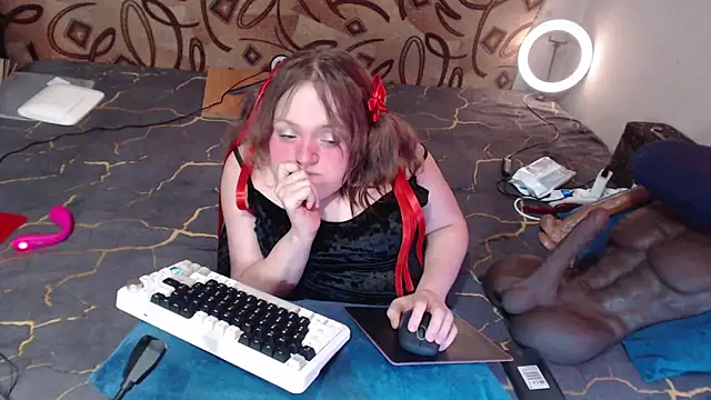 Snapshot of MiniNatalie chatting on March 8, 9:50 am MiniNatalie online show from March 8, 9:50 am