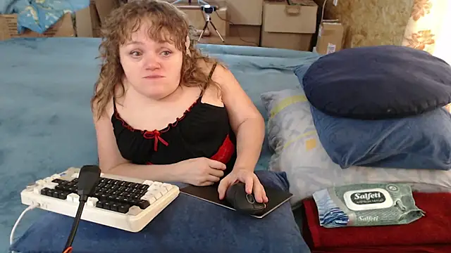 Snapshot of MiniNatalie chatting on September 10, 5:40 am MiniNatalie online show from September 10, 5:40 am