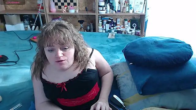 Snapshot of MiniNatalie chatting on October 14, 7:53 am MiniNatalie online show from October 14, 7:53 am