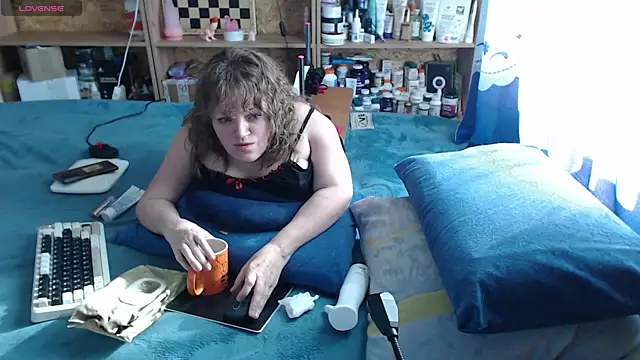 Snapshot of MiniNatalie chatting on October 16, 7:09 am MiniNatalie online show from October 16, 7:09 am