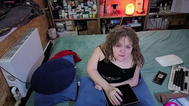 Snapshot of MiniNatalie chatting on November 23, 7:19 am MiniNatalie online show from November 23, 7:19 am