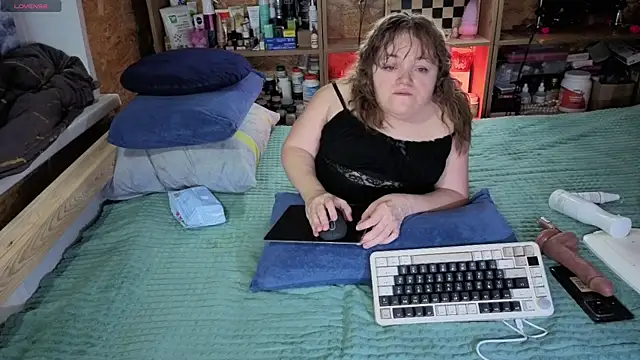 Snapshot of MiniNatalie chatting on November 30, 10:41 am MiniNatalie online show from November 30, 10:41 am