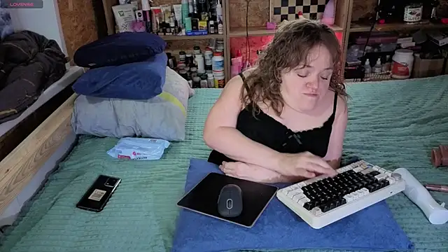 Snapshot of MiniNatalie chatting on December 1, 12:43 pm MiniNatalie online show from December 1, 12:43 pm