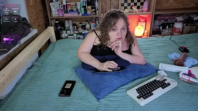 Snapshot of MiniNatalie chatting on December 2, 12:32 pm MiniNatalie online show from December 2, 12:32 pm