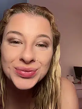 Mia-Minou online show from February 3, 8:35 pm