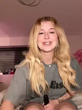 Mia-Minou online show from February 4, 6:14 am