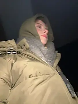 Mia-Minou online show from February 4, 8:38 pm