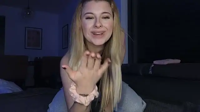 Mia-Minou online show from February 14, 7:44 pm